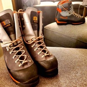 SCARPA MOUNTAINEERING BOOTS - GORE TEX